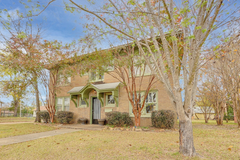 Easy Highway Access: Texarkana Condo Near Dtwn