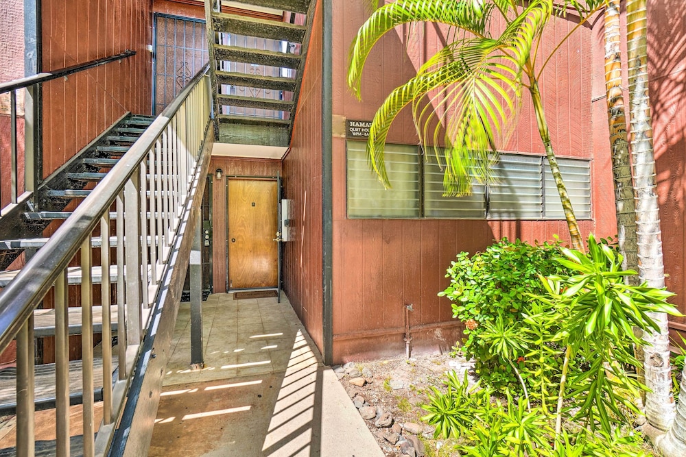 Kaunakakai Escape: Heated Pool & Beach Access