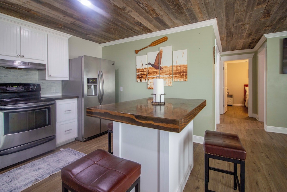Private Dock: Des Allemands Cabin on the Bayou!