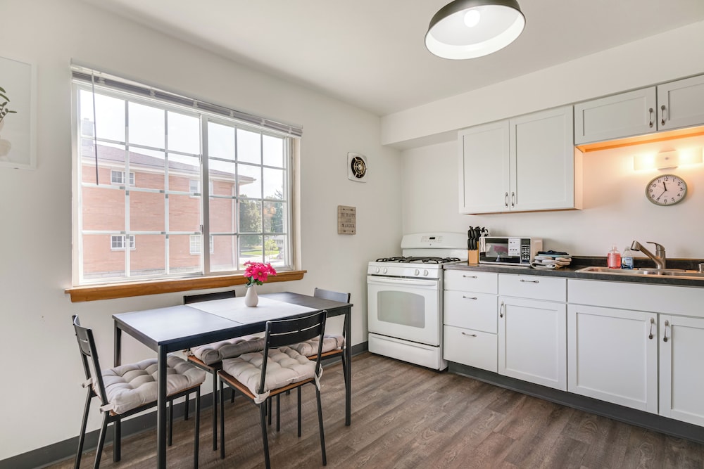Menomonee Falls Condo 12 Mi to Lake Michigan!