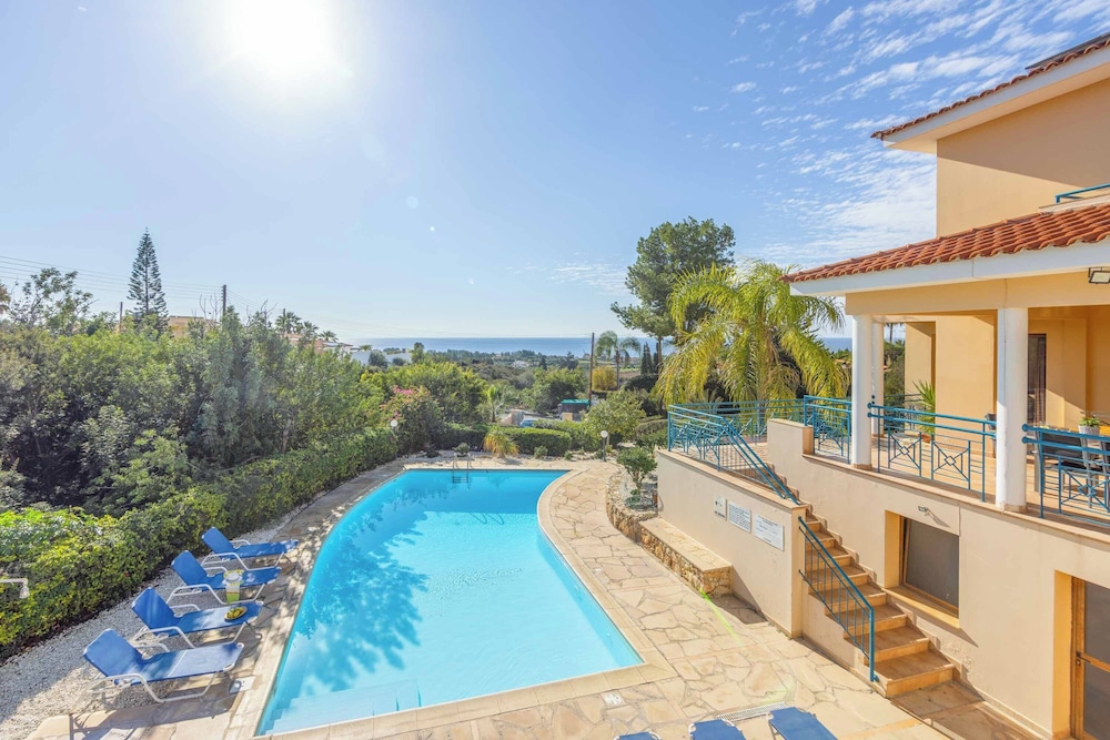 Apollon Zeus Villa