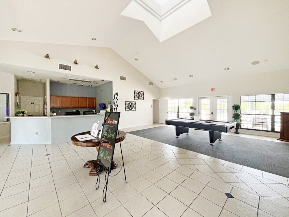 The White House 4 Bedroom Home