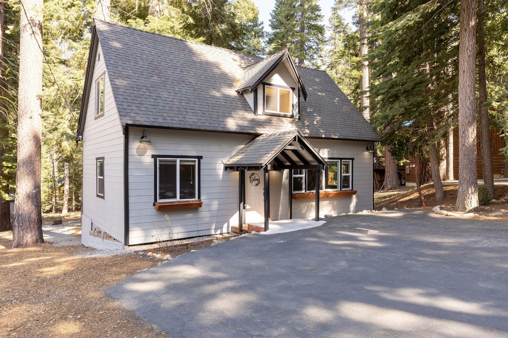 Sweet Pine by Avantstay Cozy Character Cottage in Tahoma