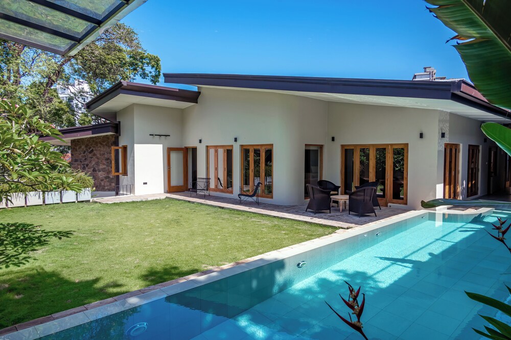 Colombo Villa Collection