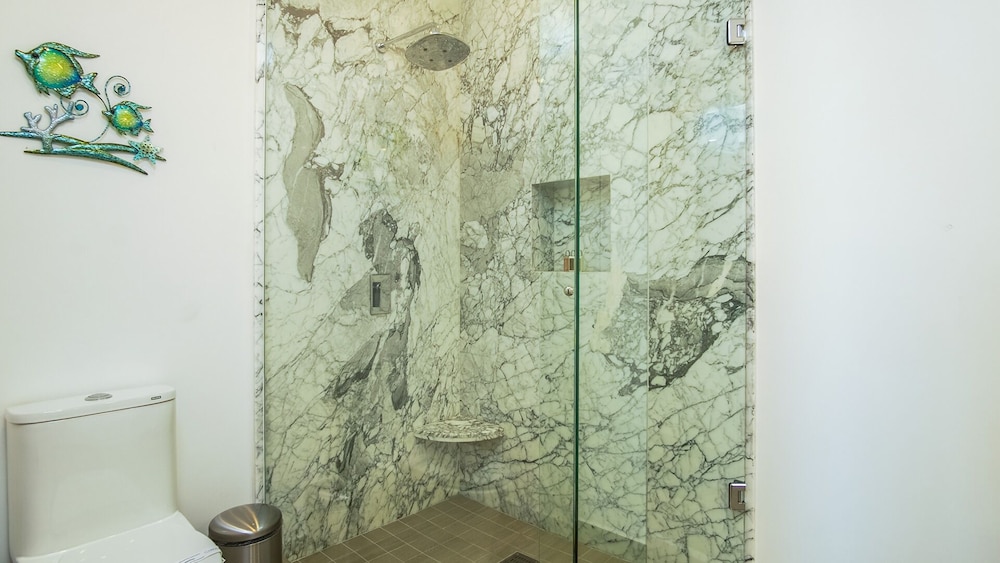 Breathtaking 2 Bedroom Condominium