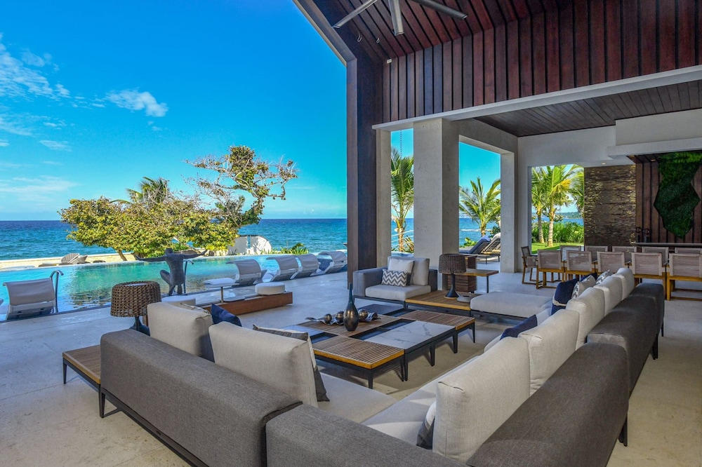 Oceans 8 Villa 6BR