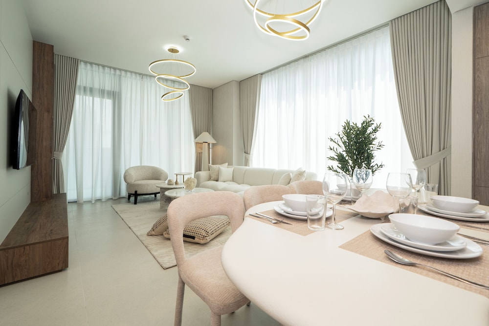 Experience 2BR Luxury Living  LIV Marina