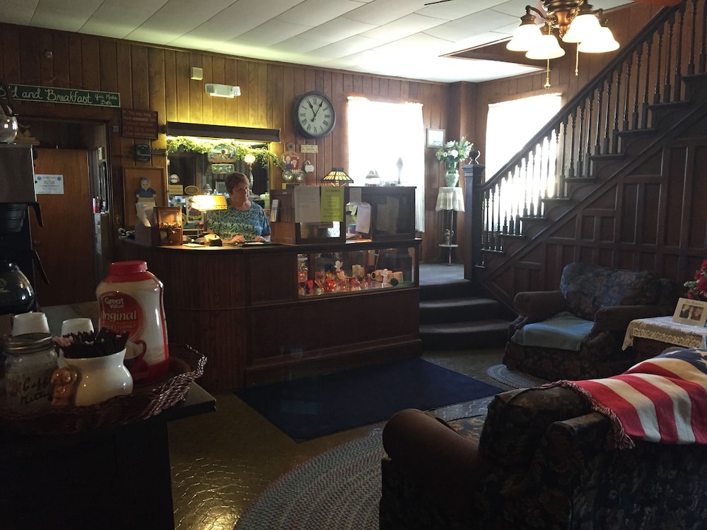 Colonial Hotel-Motel
