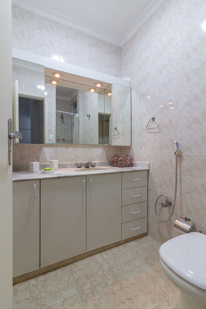 Comfort in Copacabana 9 Minutes From the Beach Cj202