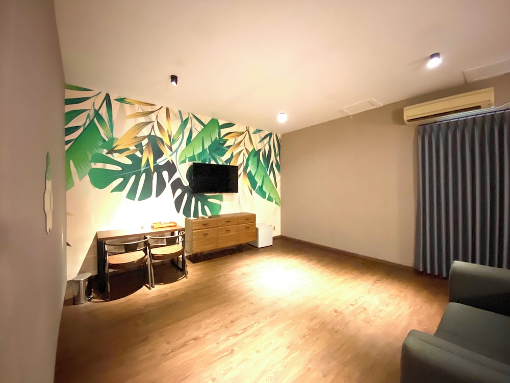 HOTEL GOLDEN SEASON