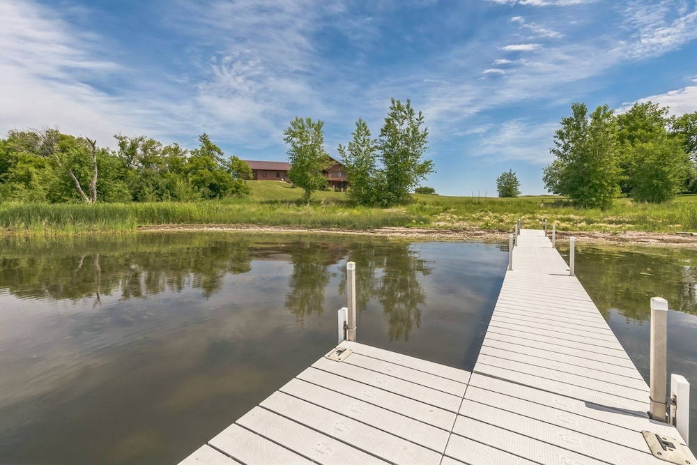 Lakeside 4br Retreat Private, Peaceful & Scenic 4 Bedroom Villa
