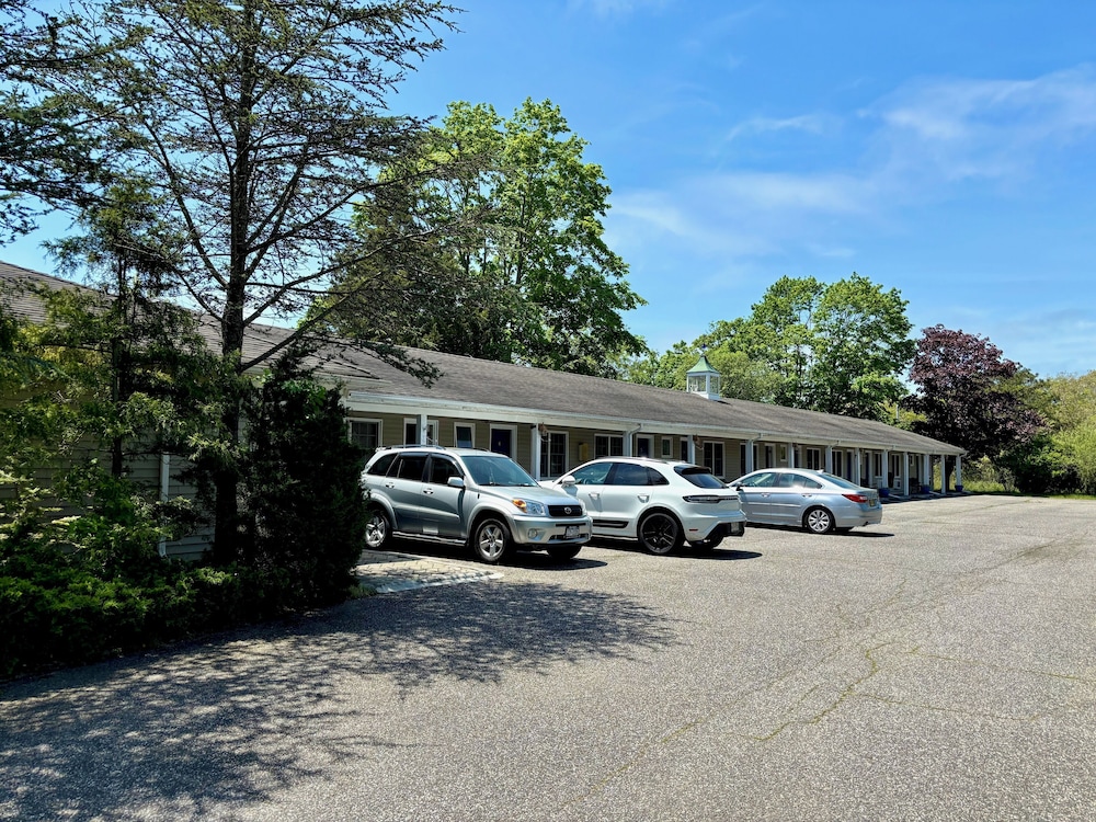 Westhampton Seabreeze Motel