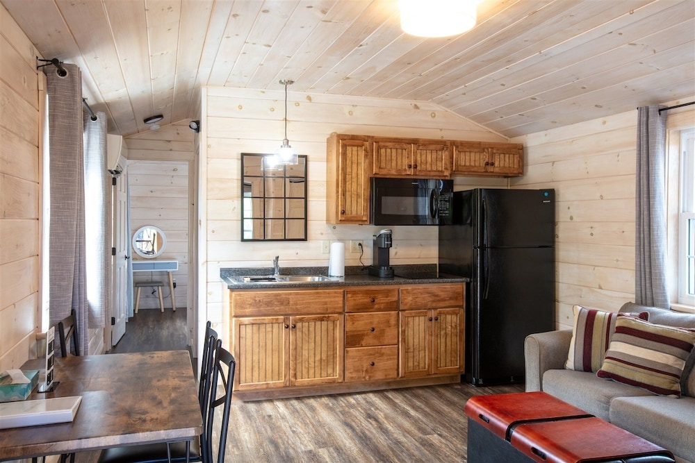 Nuthatch Limit 4 2 Bedroom Cabin