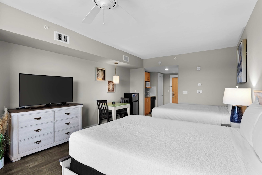 2 Resort Studios by Avantstay Sleeps 8, Pool, Shuttle, Tennis, Near Baytowne & Beach