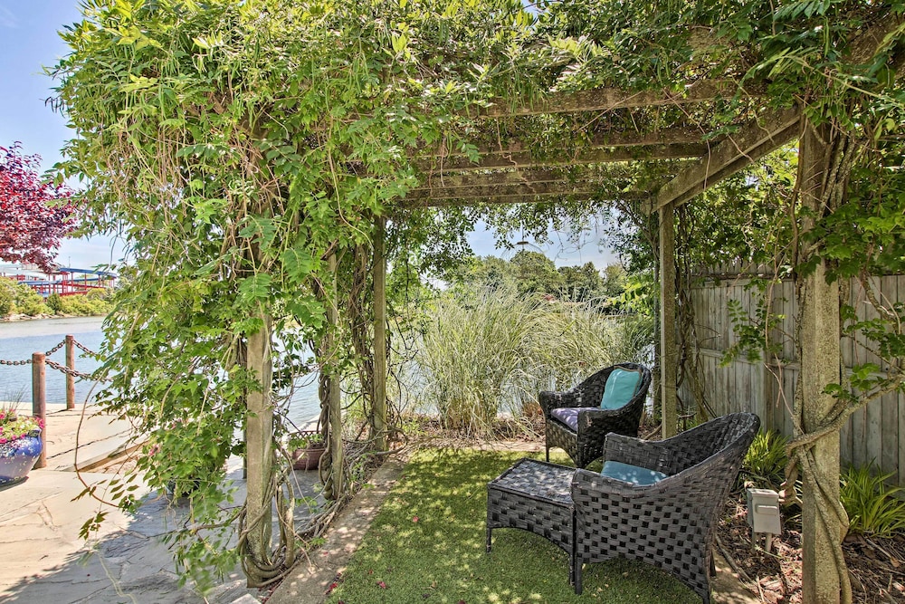 Deluxe Waterford Home w/ Views, Outdoor Bar & More view 3