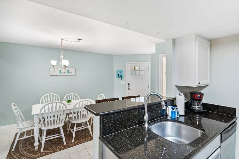 Walk to Beach Fire Pit Screened Patio Smart TVs
