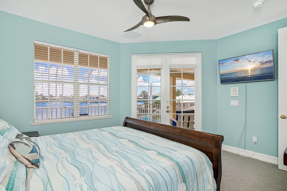 Waterfront Home With Pool, spa and 2nd Floor Balcony view 4