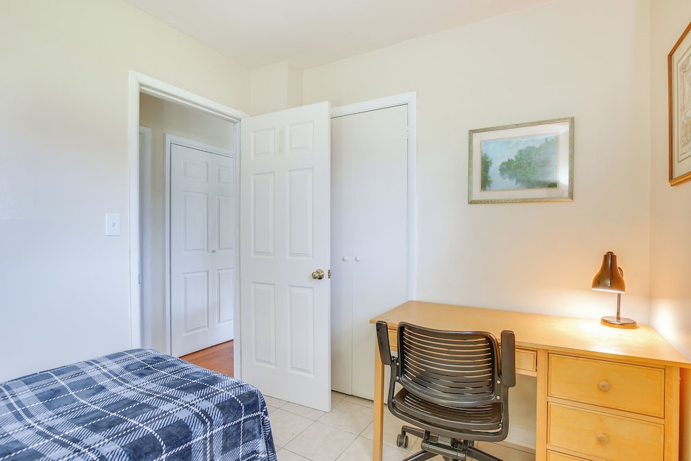 7 Mi to Dtwn Dayton: Home in Kettering w/ Yard
