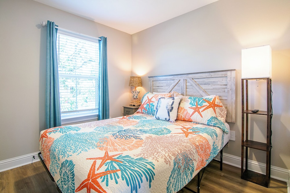 Stylish, Brand NEW 3 Bed Cottage, Beach Front, DOG Friendly!