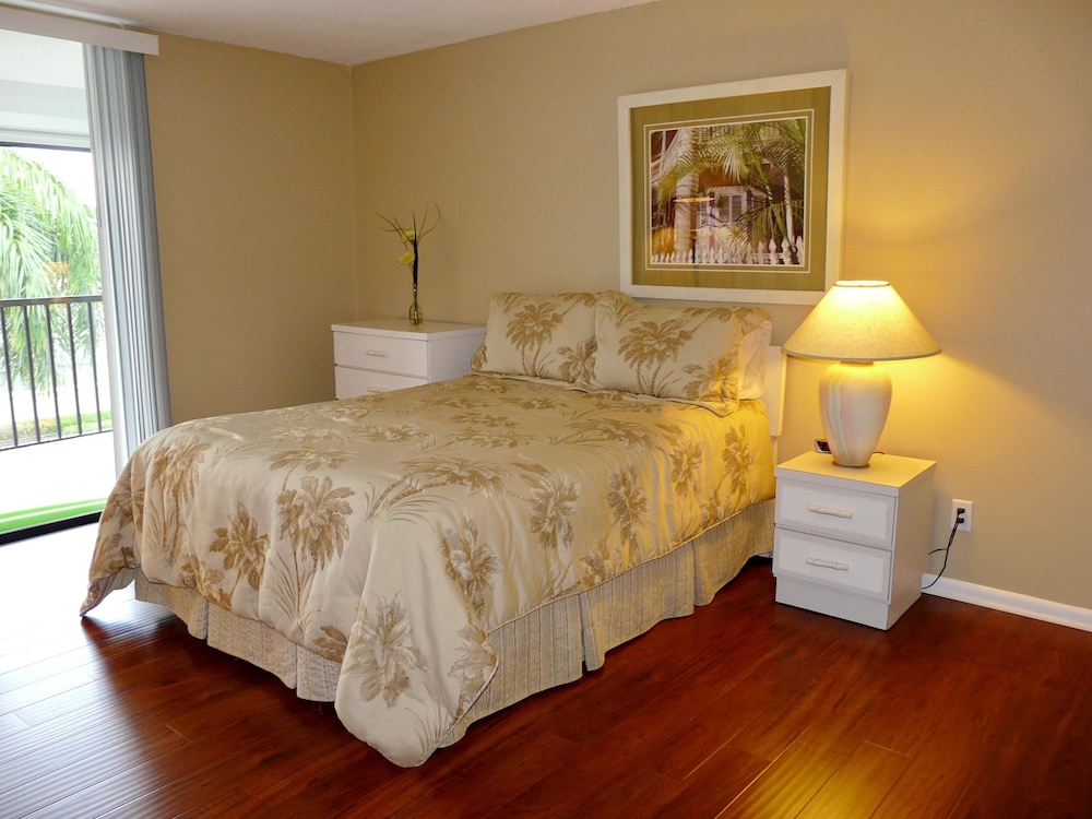 South end Condo With Pool/spa and Steps to Beach view 2