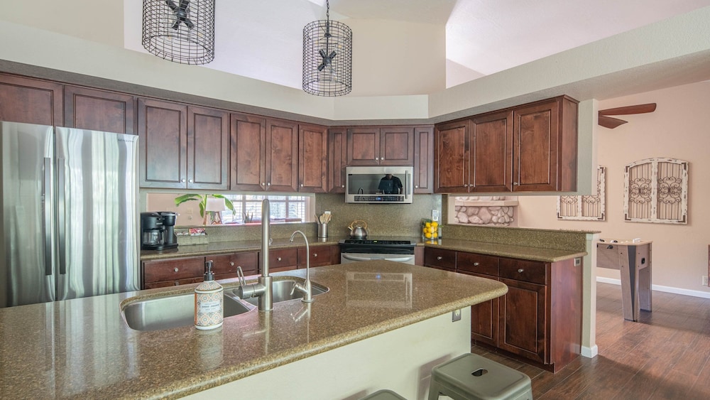 Scottsdale Gem W/pool in Private and Serene Yard!