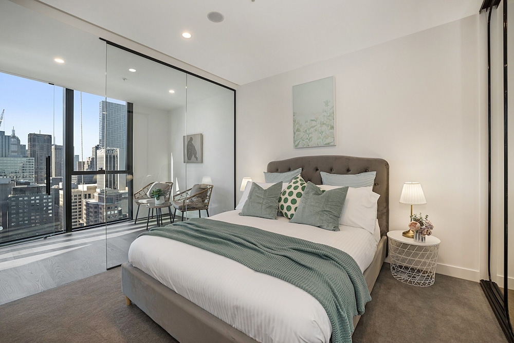 Modern City Apartment With Stunning Views