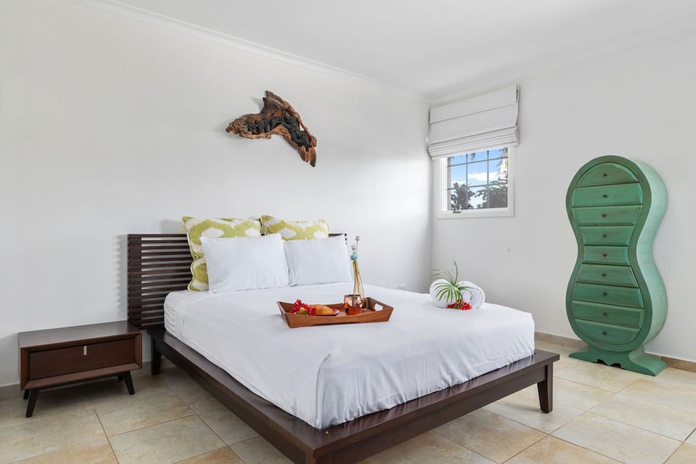 Ocean View 5BR Villa Steps to Beach Privatepool