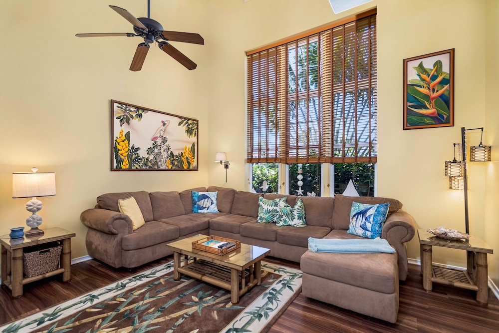 Spacious Top-floor Villa With Stunning Views - Walk to A-bay, Dining & Shops! - Vrkcv