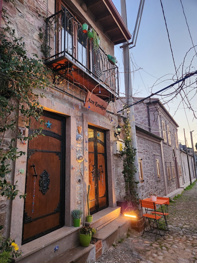 Azra Konuk Evi