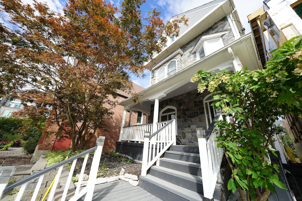 The Woodbine Beach House - Image 1