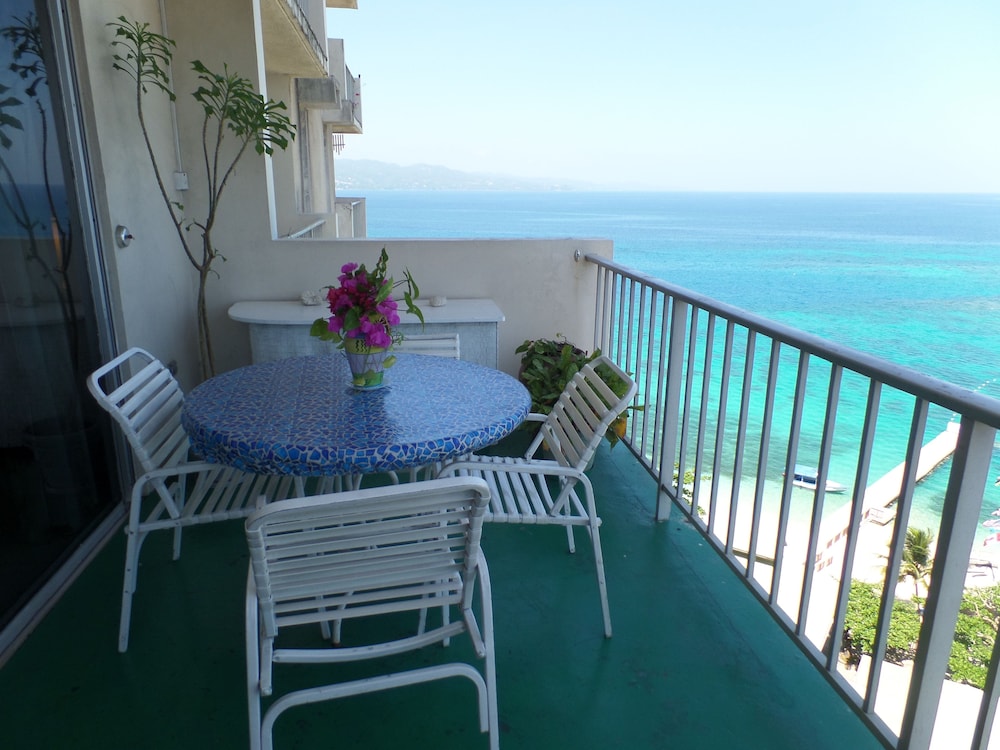 Hotel Daydream Beach at Montego Bay Club - Image 1