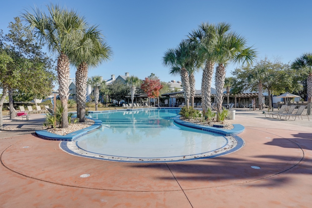 Beach Access: Port St Joe Home w/ Screened Patio!