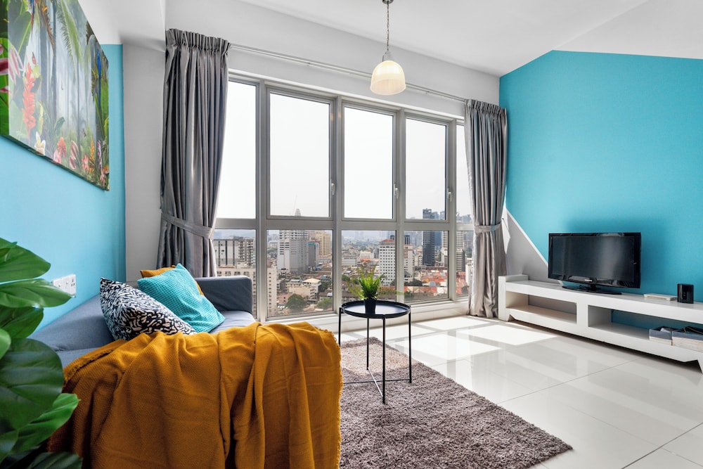NaiBnB @ Regalia Residence