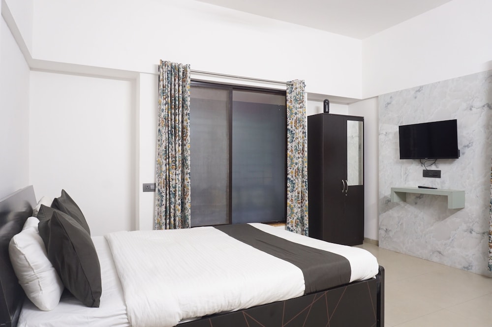 HOTEL LOTUS GUEST HOUSE
