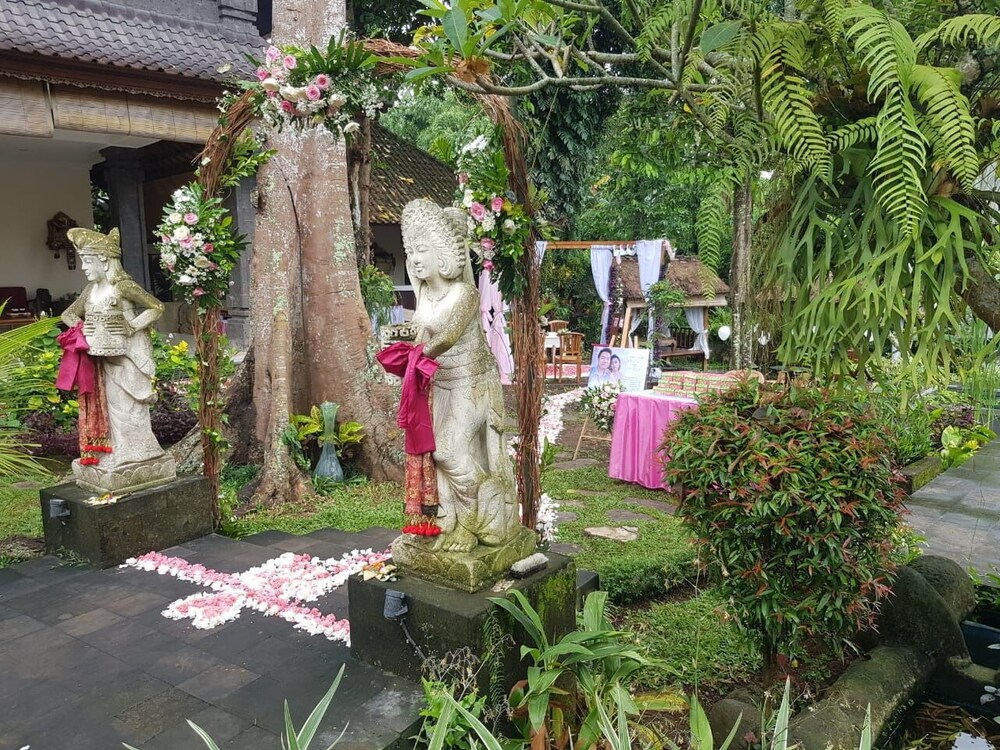 Liyer House