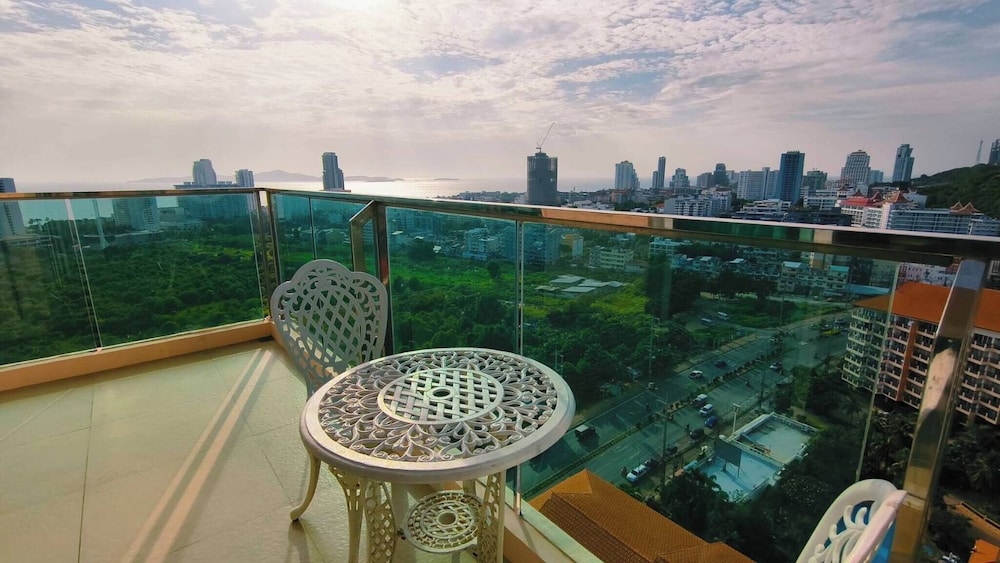 Luxury 2-bedroom Sea View Escape