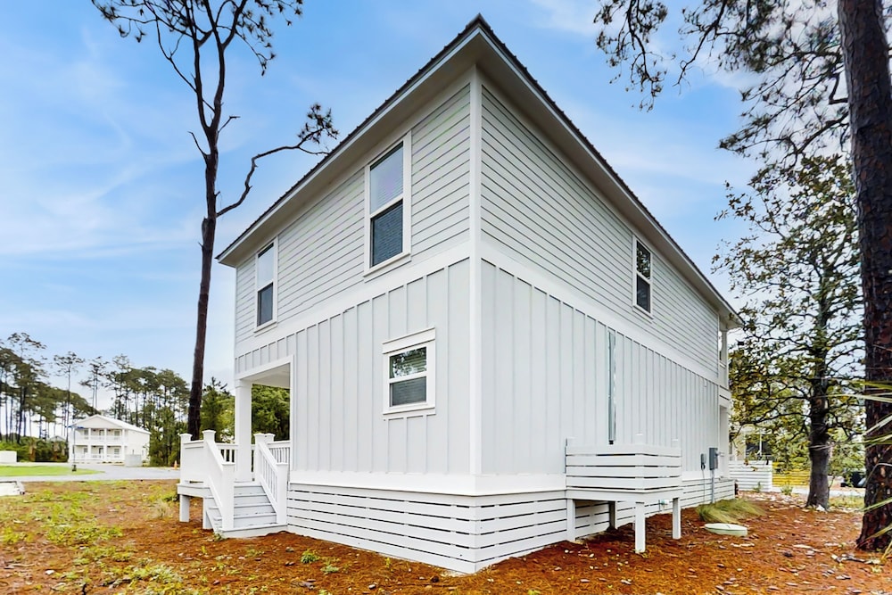 Home Near Beach w/ Pool, Arcade, Decks, W & D