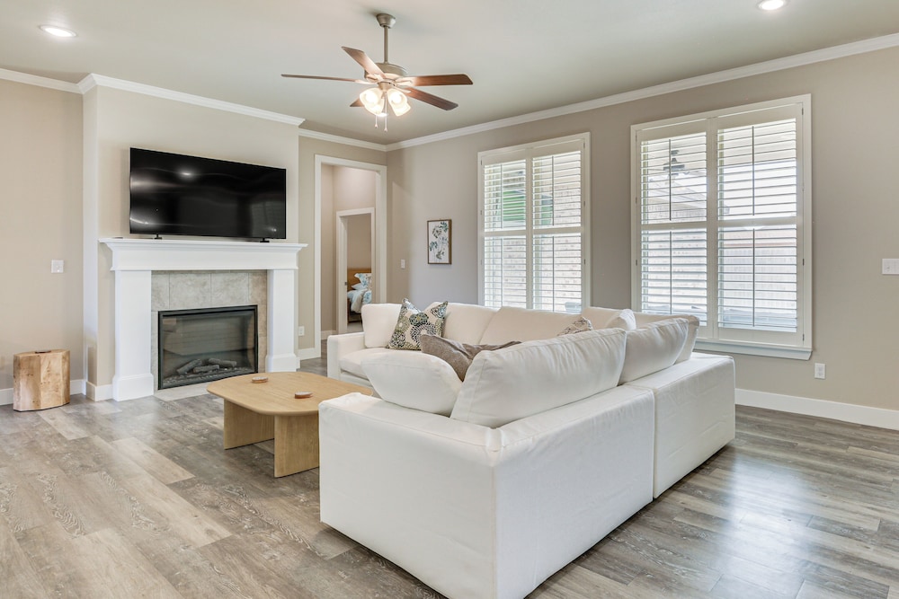 8 Mi to Texas Tech: Spacious Lubbock Home