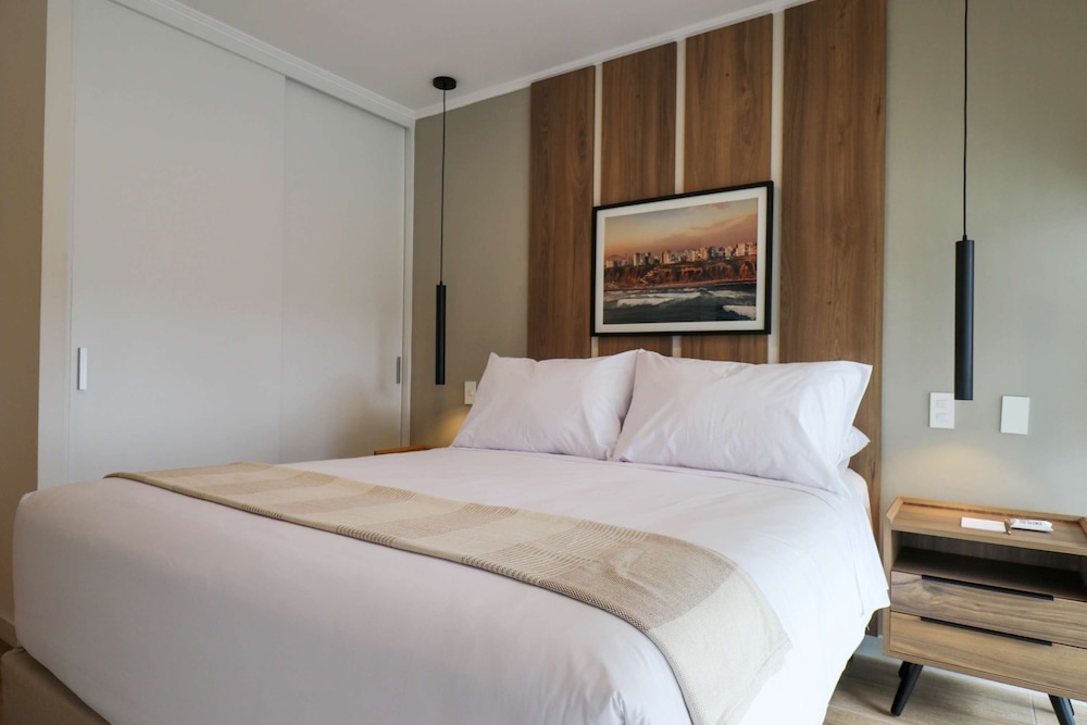 w Majestic 1BR Duplex in the Heart of Barranco