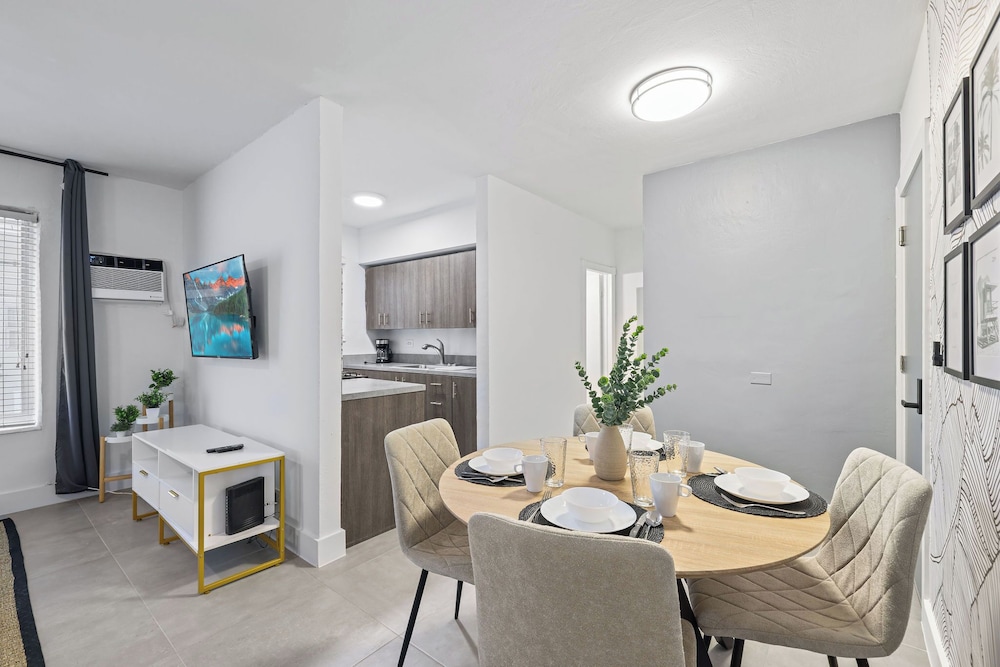 Harding Avenue Apartments by Andes STR