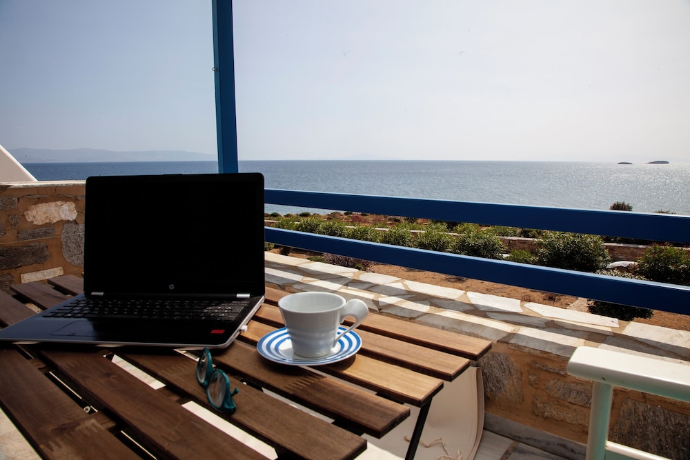 AURA PAROS