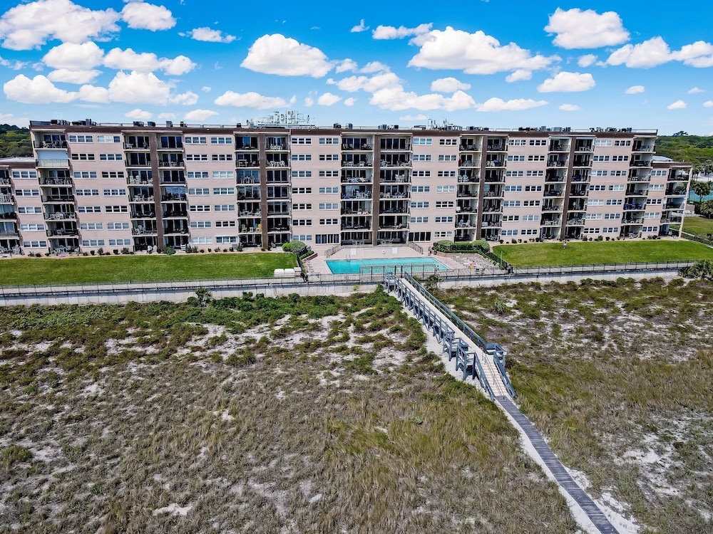 667 Amelia By The Sea 3 Bedroom Condo