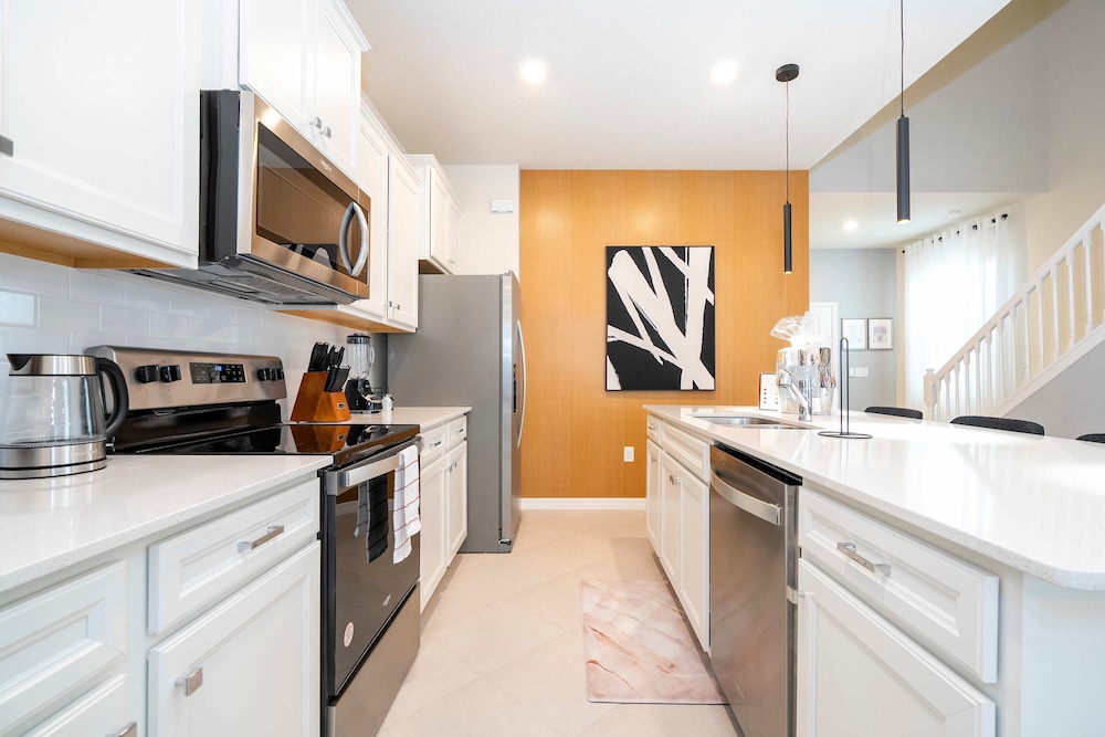 Luxury 7Bd Close to Disney With Pool and Spa at Windsor Cay 16218