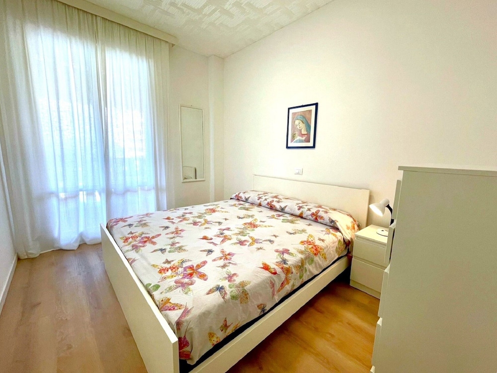 Apartment by the Beach With Pool View view 2