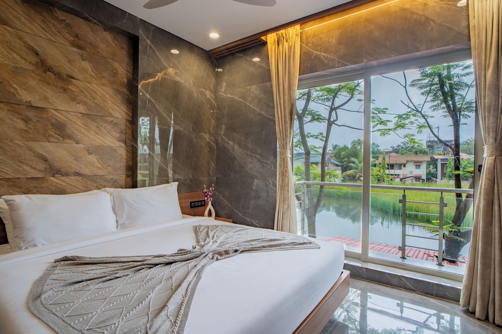 Alaya Stays - Imperial Calista 4BHK near Khandala Hills
