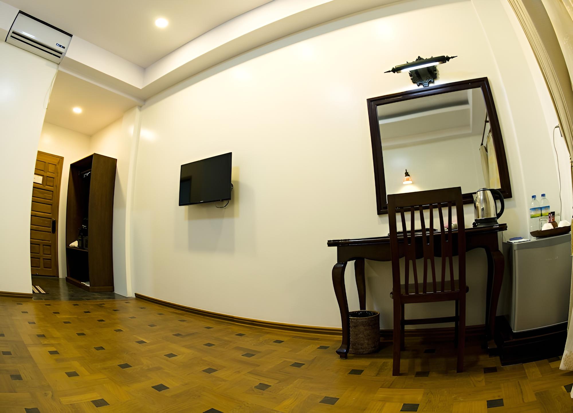 Yadanarpon Dynasty Hotel