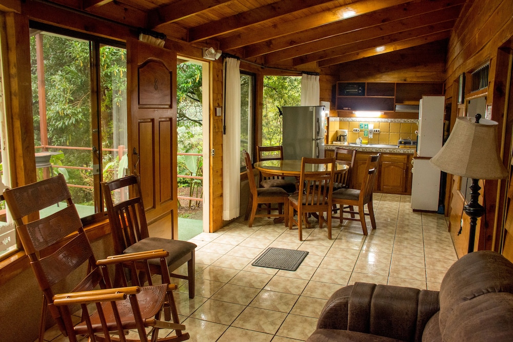 Los Pinos Cabanas y Jardines