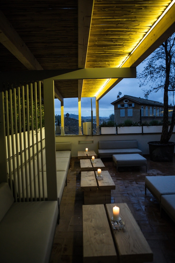 Parrasio Hotel