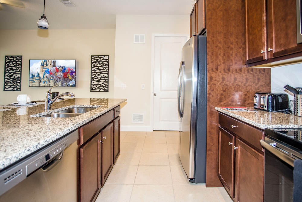 Fabulous Vacation Home w Screened Pool Close To Disney 146 - Image 4