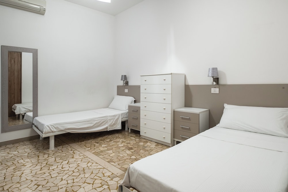 Piazza de' Calderini Apartment view 3